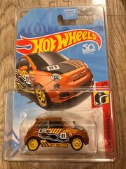 Hot Wheels – SUPER Treasure Hunt * Fiat 500 * 50th Anniversary – With Protector