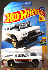 2022 Hot Wheels #201 HW Wagons 3/5 CRUISE BRUISER White w/Gold 5 Spoke Wheels