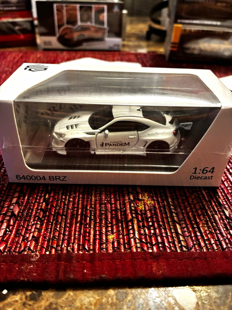 PGM 1:64 Pandem Subaru BRZ White/Black Diecast Model Car w/ Case