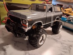(Kustom) MOTORMAX 4×4 78 FORD BRONCO 1/24 DIECAST MODEL GREY/BLACK (NIB)READ