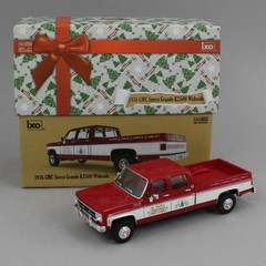 IXO Model Cars 1976 GMC Sierra Grande K2500 Wideside St. Nick’s Tree Farm