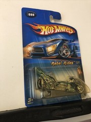 2005 Hot Wheels Rebel Rides 5/5 Fright Bike #80 Drag Bike Stand Green
