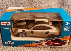Maisto – 2019 Porsche 911 GT2 RS 1:43 Accelerate Silver-Street Fire