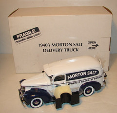 Danbury Mint 1940’s MORTON SALT DELIVERY TRUCK 1:24 White W/ Salt Boxes *NIB*