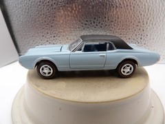 1967 MERCURY COUGAR 2002 JOHNNY LIGHTNING CLASSIC GOLD COLLECTION 1:64