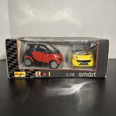 Vintage Maisto Smart Fortwo Coupe 1:18 Scale Diecast Model Car Set