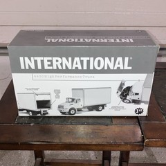 First Gear 1:34 2002 International 4400 Truck Diecast, Opening Hood