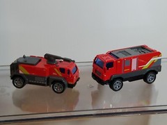 Set of 2 Daiso Pullback Firetrucks Red. Alloy & Plastic