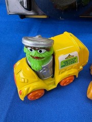5 Vintage Sesame Street Die Cast Cars 1980s & School Bus Case – Ernie – Big Bird