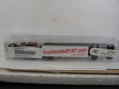 HO TRUCKS N STUFF, TONKIN FREIGHTLINER CORONADO WITH 48′ SPREAD AXLE FLAT NEW-1