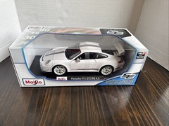 Porsche 911 GT3 RS 4.0 – White 1/18 Scale Maisto Special Edition. New In The Box