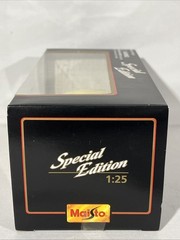 Maisto Volkswagen Yellow New Beetle Special Edition 1:25 Die-Cast Metal Sealed