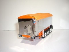 DCP FIRST GEAR 1/64 WHITE&ORANGE PETE 389 WITH 36″ SLEEPER GENESIS ll END DUMPS