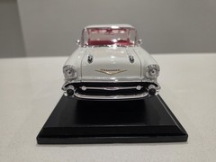 Maisto Special Edition 1:18 Scale Diecast Car 1957 Chevrolet Bel Air Coupe White