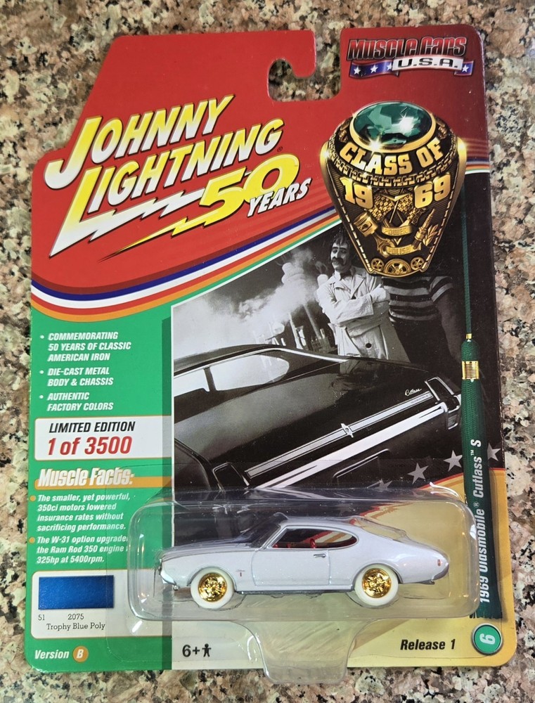 JOHNNY LIGHTNING 50 YEARS CLASS OF 1969 OLDSMOBILE CUTLASS S WHITE LIGHTNING⚡