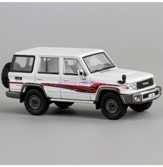 1:64 White Land Cruiser LC76 Alloy Model – Detailed Collectible Diecast