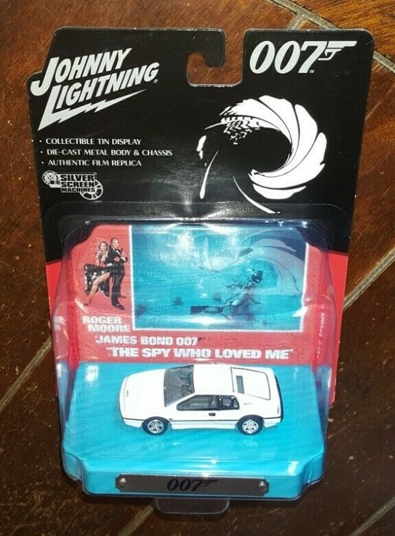 Johnny Lightning 007 SPY WHO LOVED ME Collectible Tin Display 76 LOTUS ESPRIT S1