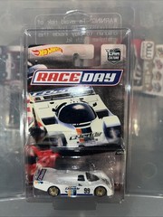 Hot Wheels Race Day Porsche 962 GReddy #99 w Real Riders Car Culture & Protector