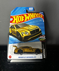 Hot Wheels Race Day 2018 Bentley Continental GT3 Gold/Black Diecast 1:64