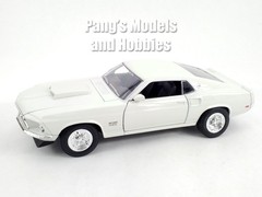 1969 Ford Mustang Boss 429 1/24 Diecast Metal Model by Welly – WHITE