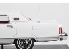 1979 LINCOLN CONTINENTAL TOWN CAR WHITE 1/64 DIECAST MODEL BY SUN STAR 60005