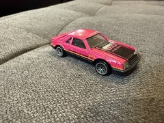 1996 Hot Wheels #623 MUSTANG COBRA Pink-Black w/Chrome Lace Wheels Opening Hatch