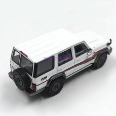 1:64 White Land Cruiser LC76 Alloy Model – Detailed Collectible Diecast