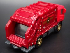 MODERN GARBAGE RECYCLING TRASH TRUCK 1/64 MB SCALE DIORAMA DIECAST MODEL CAR