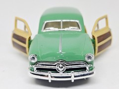 KiNSMART Ford 1949 2 Door Panel Woody Wagon Green 1/40 Scale Diecast Car