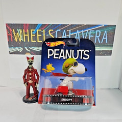 Hot Wheels PEANUTS Snoopy Retro Entertainment