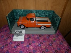 ERTL 1:18 AMERICAN MUSCLE 1957 CHEVROLET CAMEO in Orange MINT