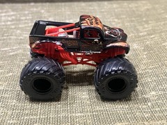 Lot of 8 Random Monster Jam Monster Truck 1:64