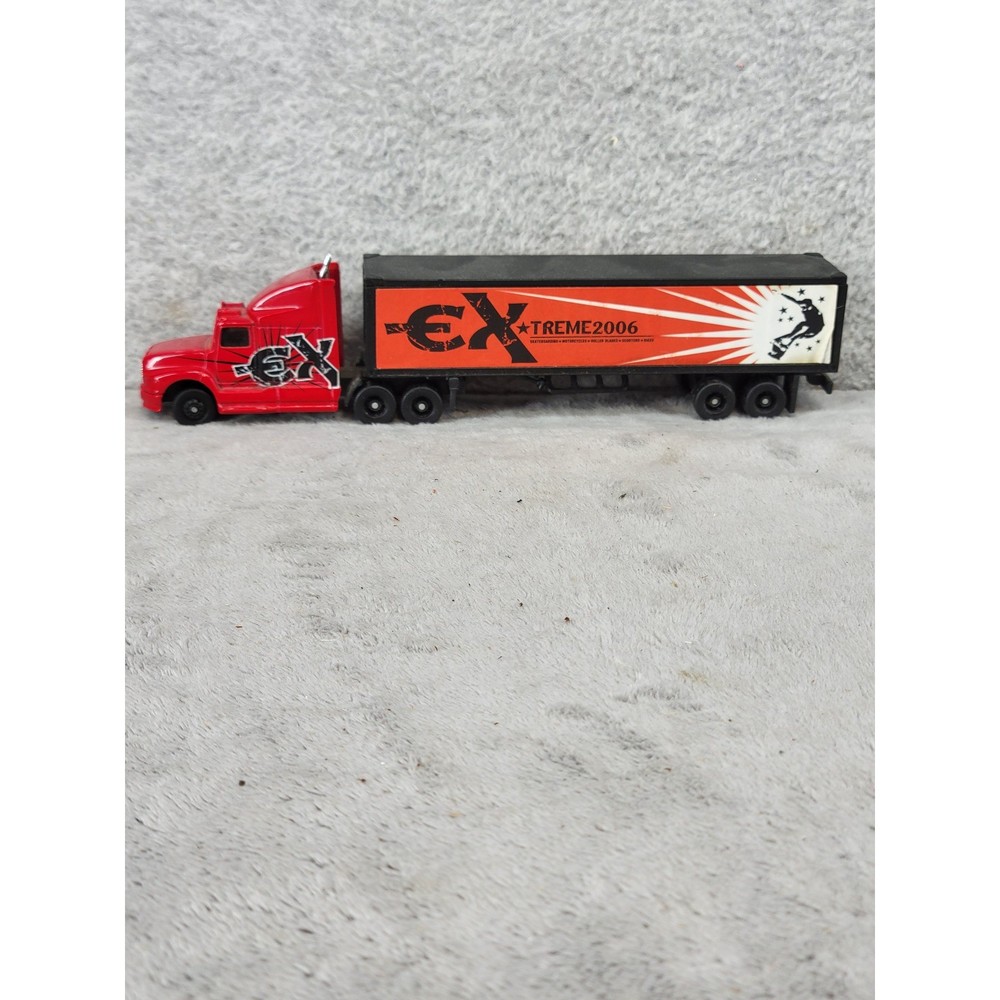 Maisto Extreme 2006 Semi Truck Tractor Trailer Red Black Diecast Toy Hauler