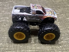 Lot of 8 Random Monster Jam Monster Truck 1:64