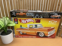 Mattel Brick Shop Hot Wheels The Hot Ones Custom ’62 Chevy w/exclusive 1/64 Lego