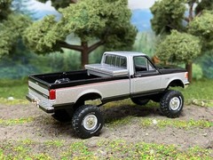 1990 Ford F-250 Lifted 4×4 Truck 1/64 Diecast Custom Greenlight Bricknose Pickup