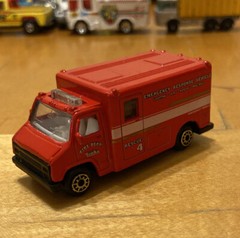 Vintage 1999 Maisto Rescue 4 Fire Dept Emergency Response Vehicle Open Back Door