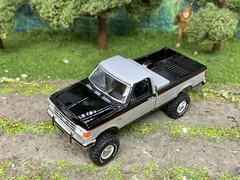 1990 Ford F-250 Lifted 4×4 Truck 1/64 Diecast Custom Greenlight Bricknose Pickup