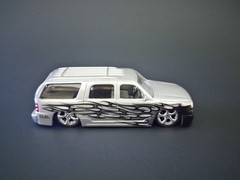 Jada Dub City 2002 GMC Yukon Denali Silver Black Flames 1:64 Diecast