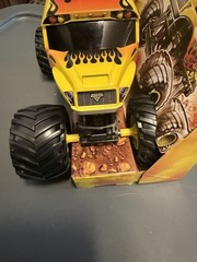 Monster Jam 1:24 Series 28 CLASSROOM CRUSHER Monster Truck Unopened RARE