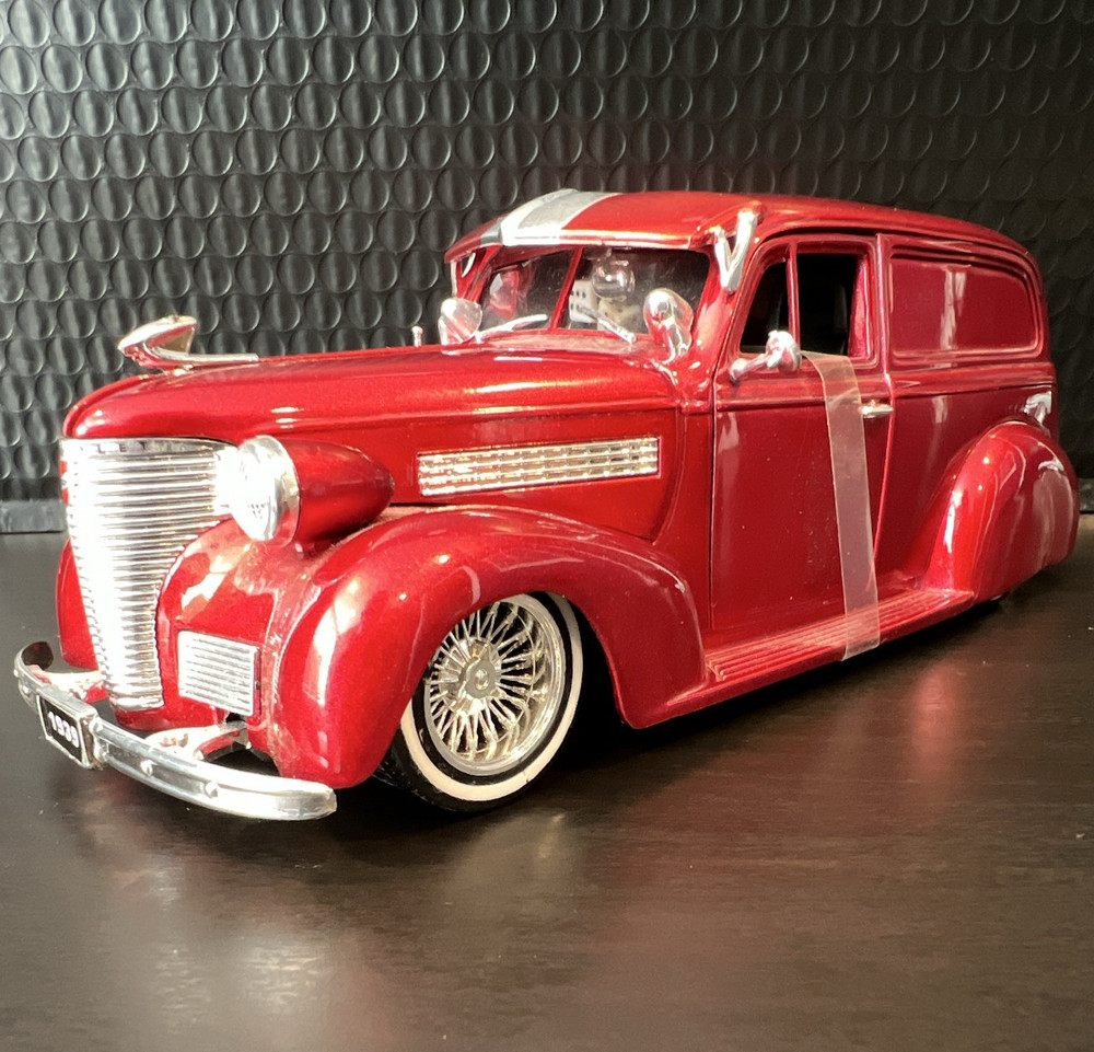 Jada Street Low 1939 Chevy Sedan Delivery Lowrider 1:24 Candy Red Diecast 2001