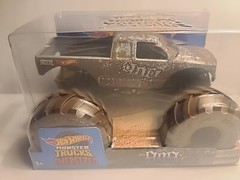 Hot Wheels Monster Trucks OVERSIZED 1:24 scale 2024 THE 909 Muddy🔥🔥🔥