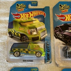 (10) Hotwheels HW City Lot, 2014, 2013 10 Cars With Some Corner Damage