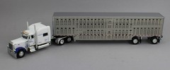 DCP 1:64 *LEGACY SERIES #5* NATIONAL CARRIERS Peterbilt 379 w/Livestock Traiker