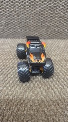 Spin Master Monster Jam Series 22 Black El Toro Loco 1/64.