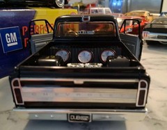 (( Black & VHTFT )) 1/24 jada Dub City 72 Chevy Cheyenne Pickup truck(Loose)