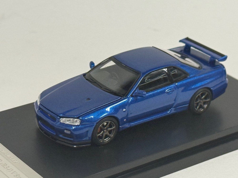 1/64 Motorhelix Nissan Skyline GT-R R34 V Spec II in Blue Titanium Wheels 64-004