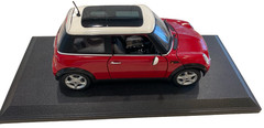 2005 Mini Cooper Red 1:18 Scale Maisto Model With Stand
