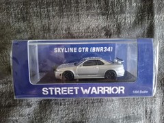 Street Warrior Nissan Skyline GT-R BNR34 Silver Brand New Ltd 1 of 599 1/64
