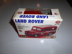 Land Rover metal and plastic 1/43 scale model truck kit Bburago Italy 49310
